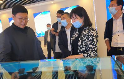 市政協(xié)副主席、市工商聯(lián)主席唐世云到寶泰隆走訪調(diào)研